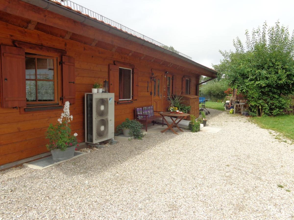 Barrierefreies Zimmer Im Blockhaus Mit Sauna Am See Soyen Exterior photo