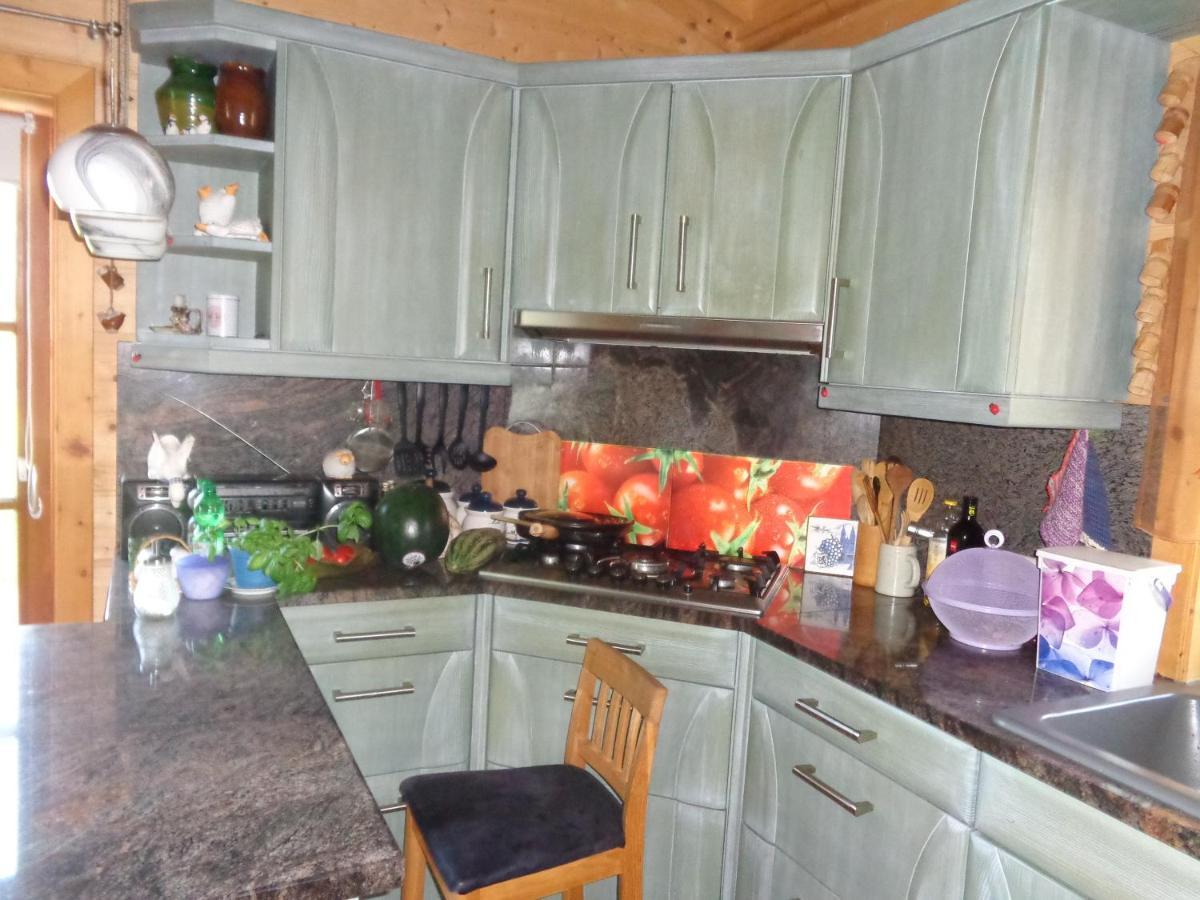 Barrierefreies Zimmer Im Blockhaus Mit Sauna Am See Soyen Exterior photo