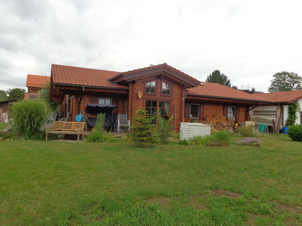Barrierefreies Zimmer Im Blockhaus Mit Sauna Am See Soyen Exterior photo